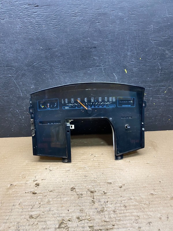1988 Oldsmobile Cutlass Calais Speedometer Cluster Gauge OEM S6185 DG