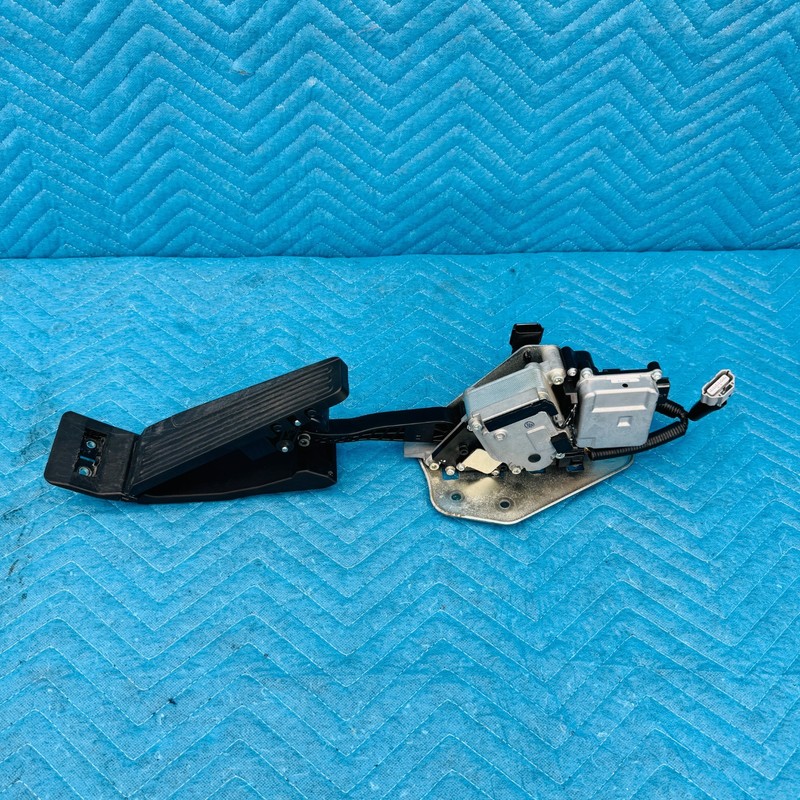 2011–2019 Infiniti M37 M56 Q70 Electronic Accelerator Gas Pedal Assembly OEM