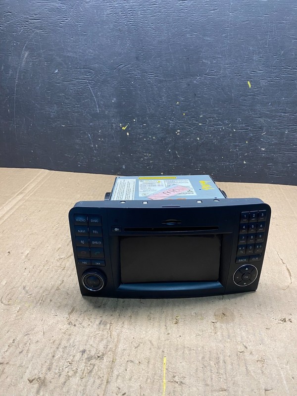 2006 to 2012 Mercedes ML350 GL450 Radio Navigation Screen Display P1649 R DG