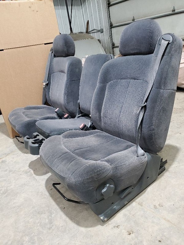 SILVRDO25 2002 Front Seat 309245
