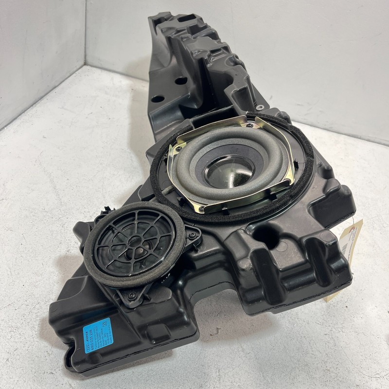 2017-2018-2019-2020-2021-2022-2023 AUDI Q7 RIGHT FRONT DOOR SPEAKER OEM