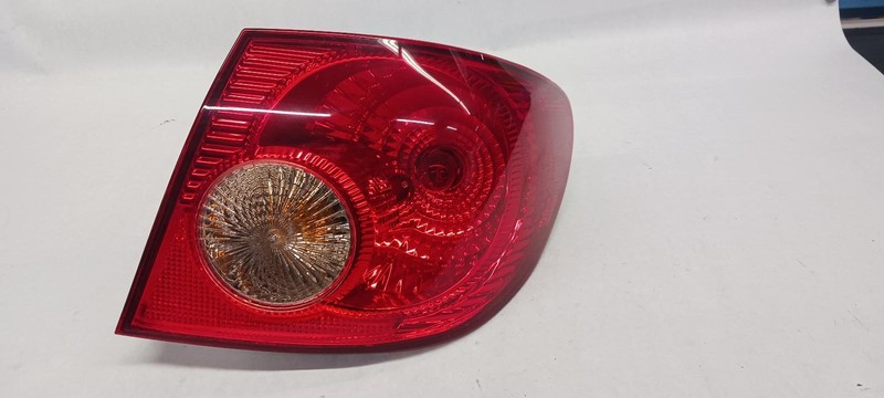 04-'08 TOYOTA COROLLA Right passenger Taillight quarter panel mounted OEM