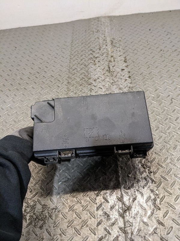 Chassis ECM Multifunction Includes Fuse Box Fits 12 CARAVAN 1183003