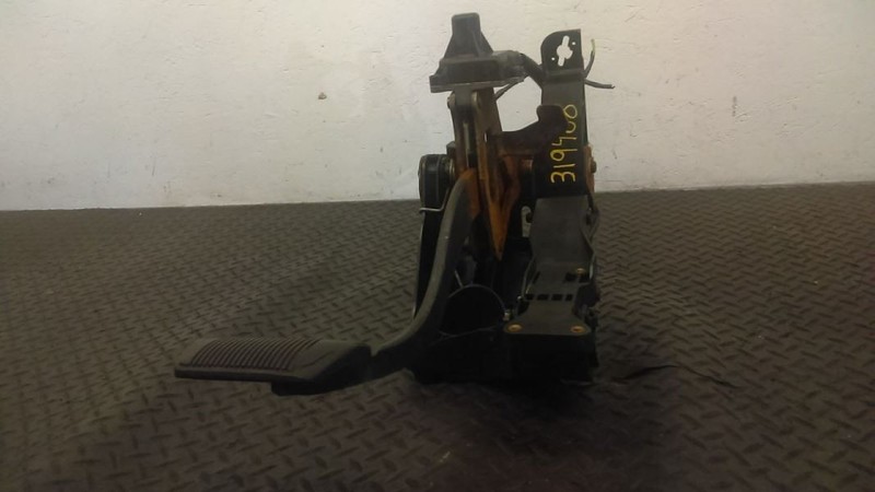 03-04 Cadillac Escalade Adjustable Brake Pedal Assembly OEM 15188772