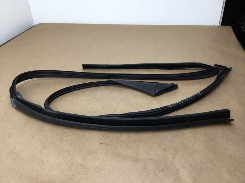 Bmw M5 F90 2018 Front Left Door Window Glass Weather Strip Seal 18-20 :O