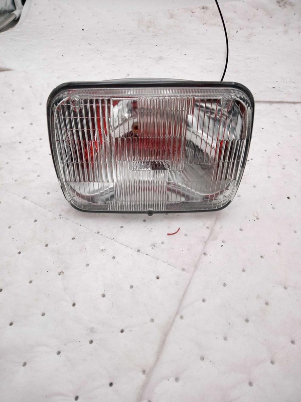 2007 Chevrolet Express 1500 Van Right Headlight Assembly OEM White 25949657