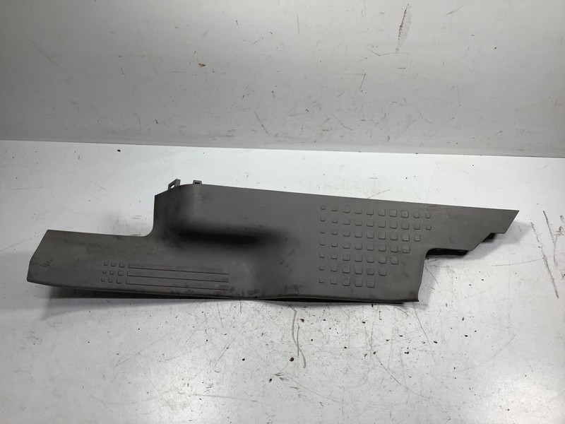 09-015 Honda Pilot Garnish Assy., L. RR. Step (Inner) Gray 84261-SZA OEM