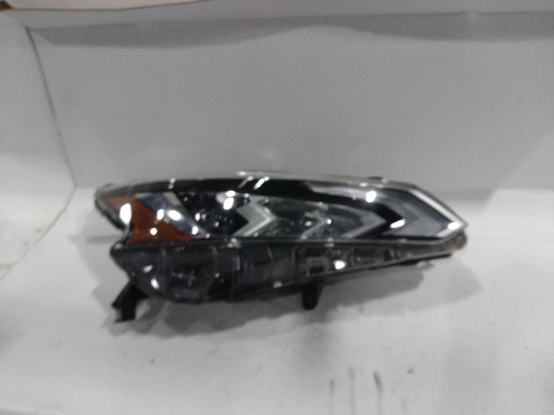 2019 Nissan Altima Right Headlight Assembly Grey 668716 72K Miles Used