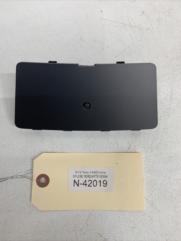 Tesla 3 Dash Display Bracket Cover wInterior Temperature 1105487-00-F 42019 B122
