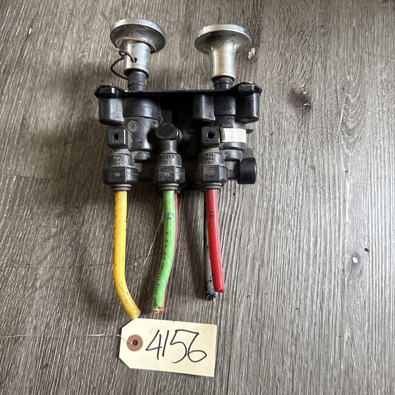 INTERNATIONALBENDIX AIR BRAKE VALVE- P/N: 5005856 5001231