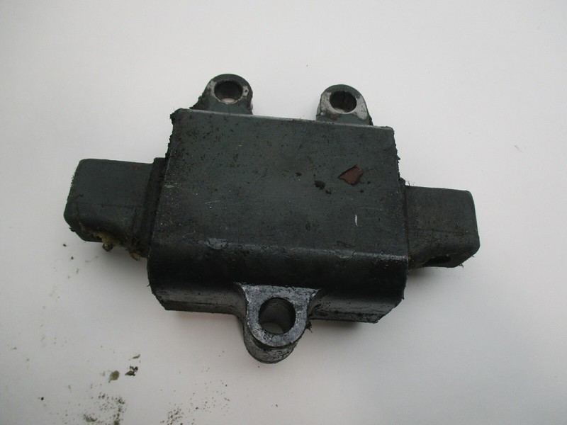0387098 Evinrude Johnson 150-235 Hp Outboard Exhaust Housing Upper Mount 387098