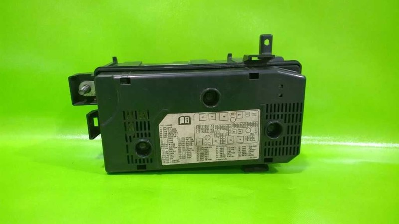 06 07 LUCERNE ENGINE FUSE RELAY BOX OEM 4052-11