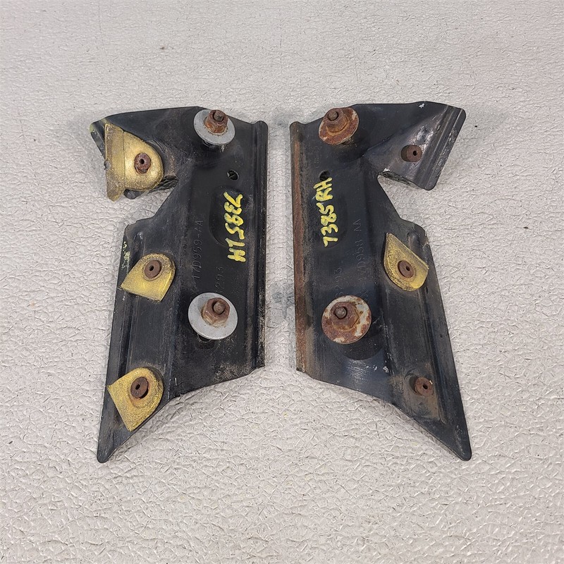 99-04 Mustang Front Bumper Cover Facia Side Mounting Brackets Pair Oem Aa7385
