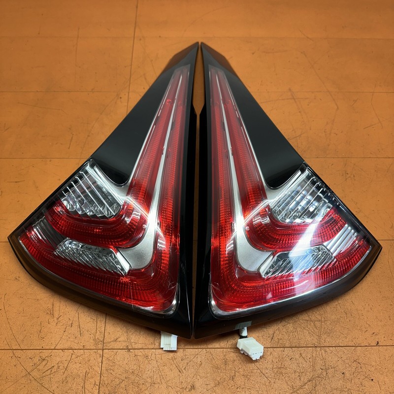 2015 - 18 NISSAN MURANO Left & Passenger Tail Light Liftgate Mount Inner LR RR