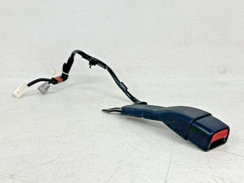 ⭐2014-2020 LEXUS IS200T FRONT RIGHT PASS SIDE SEATBELT BUCKLE BLACK OEM LOT2449