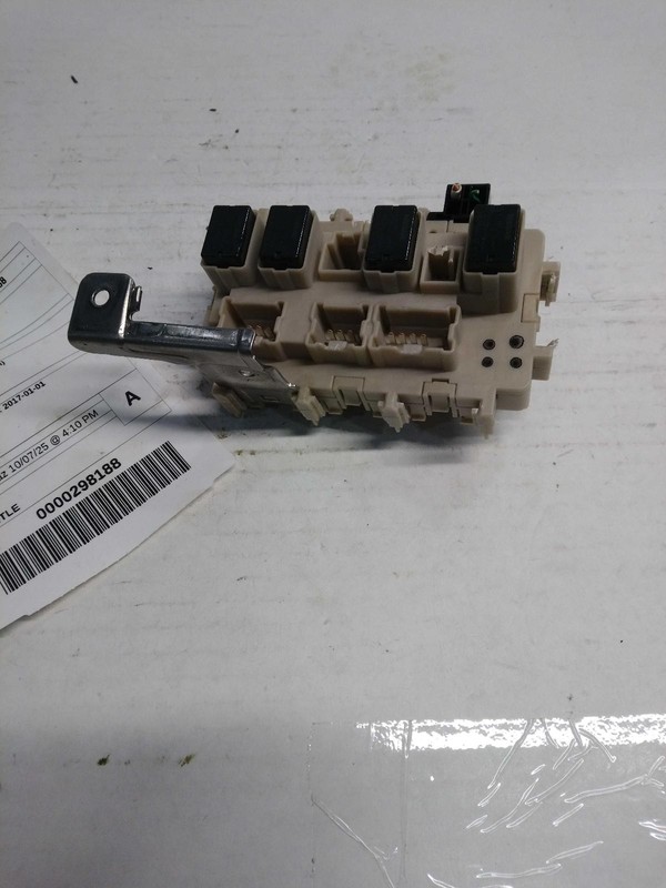 2017 INFINITI QX60 Body Control Module OEM 284B19PJ1A 114k Miles White