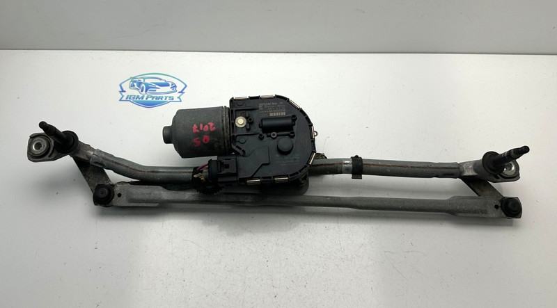 2009-2017 AUDI Q5 FRONT WINDSHIELD WIPER LINKAGE W/ MOTOR OEM 8R1955023D