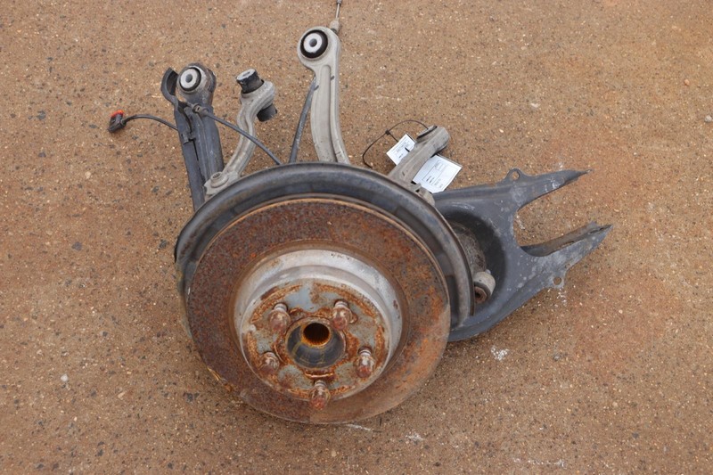 2010-2016 MERCEDES E350 W212 REAR LEFT SPINDLE KNUCKLE HUB W/ CONTROL ARMS OEM