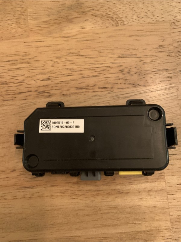 17-22 TESLA MODEL Y/3 FRONT RIGHT PASSENGER SIDE CONTROL MODULE UNIT 5139 B142