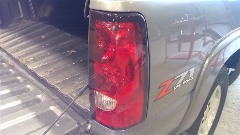 Passenger Tail Light Classic Style Fits 05-07 SIERRA 1500 PICKUP 3093717