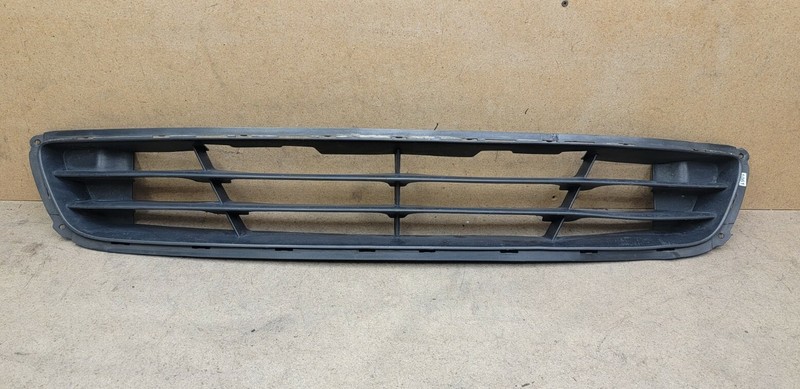 2009-2011 Hyundai Genesis Sedan FrontCenter Lower Bumper Grille 865613M000 OEM