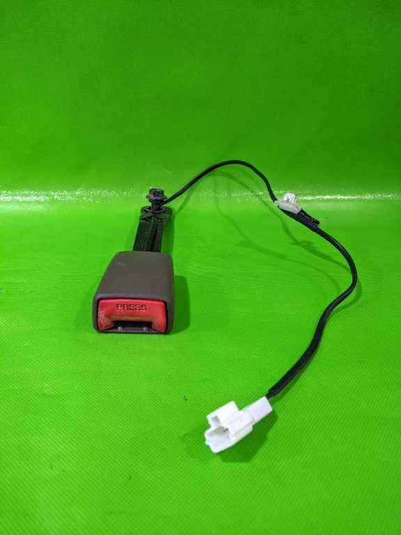 00 01 CAMRY DRIVER LEFT FRONT SEAT BELT BUCKLE OEM 4313-31