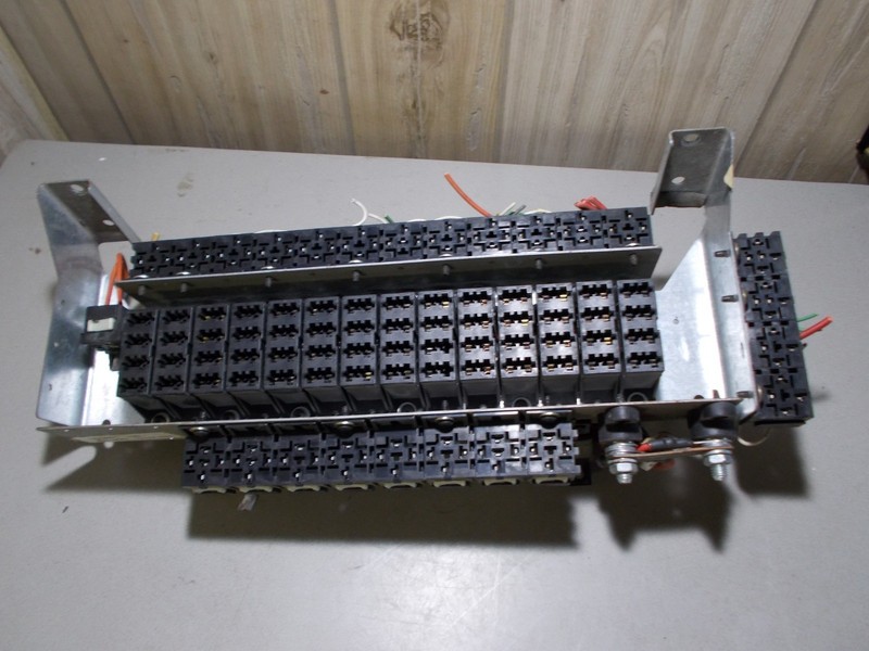 International Fuse/Relay Block Assembly 350891 A-2609 *FREE SHIPPING*