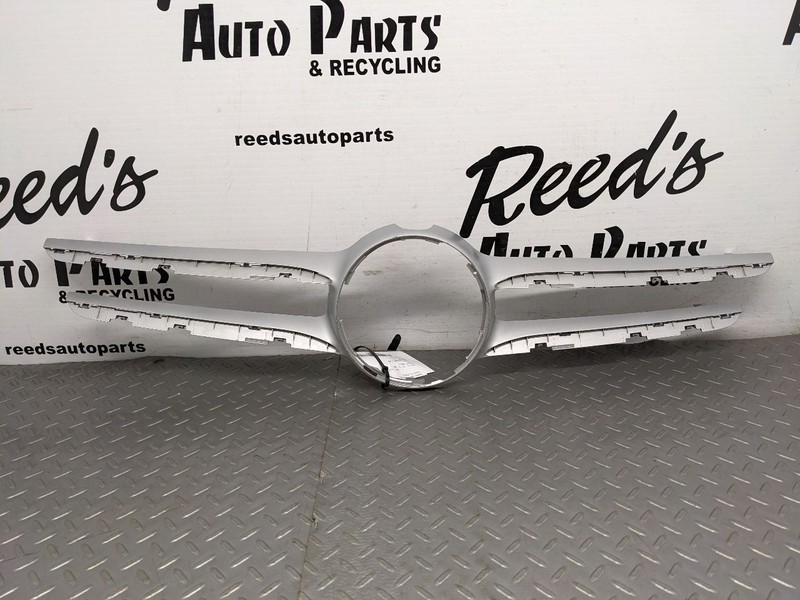 OEM 2015 - 2018 Mercedes C Class W205 C300 Front Grille Molding 1151562