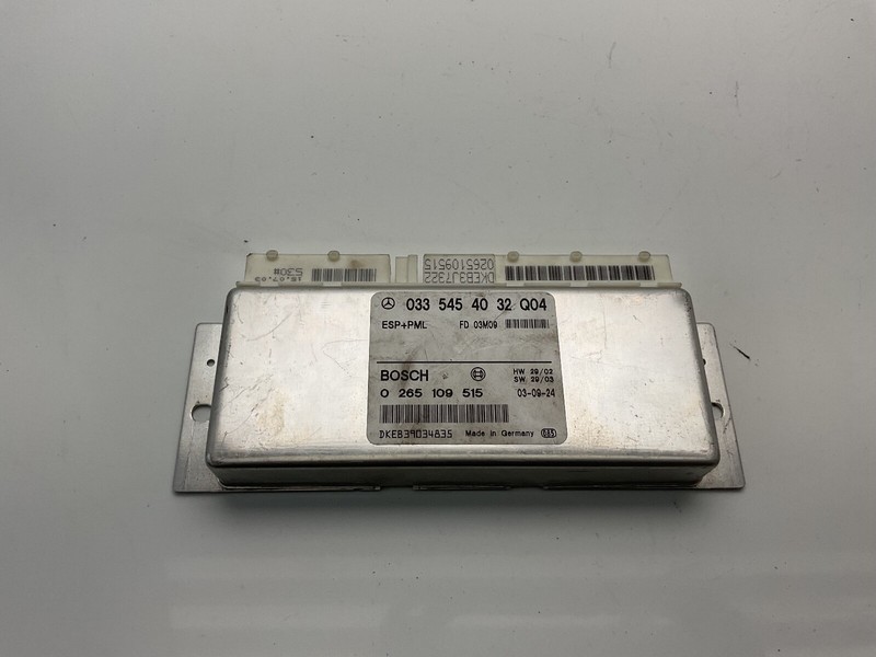 033 545 40 32 Q04 engine control module 2003-2006 Mercedes-Benz C230