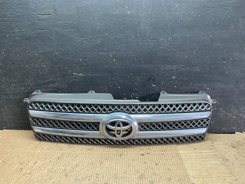 2006 to 2007 Toyota Highlander Front Upper Grille Grill With Emblem OEM W9877 DG