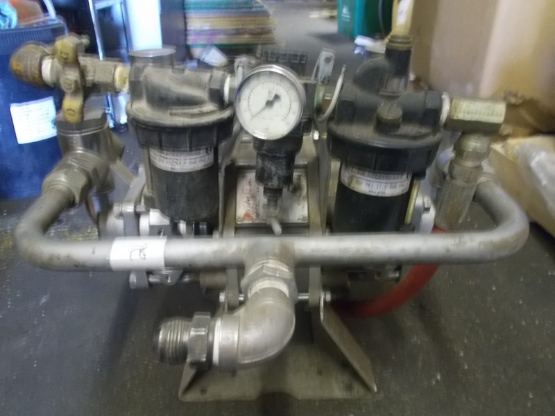 Graco "The Glutton" Air Powered Plunger Pump w/ Regulator Assembly
