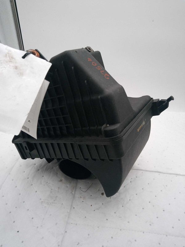 2018 KIA Sedona Air Cleaner Assembly OEM 28110A9100 Used 85K Miles