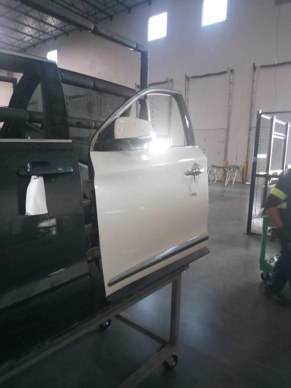 2018 INFINITI QX60 Left Front Door White 129K Miles OEM Replacement Part
