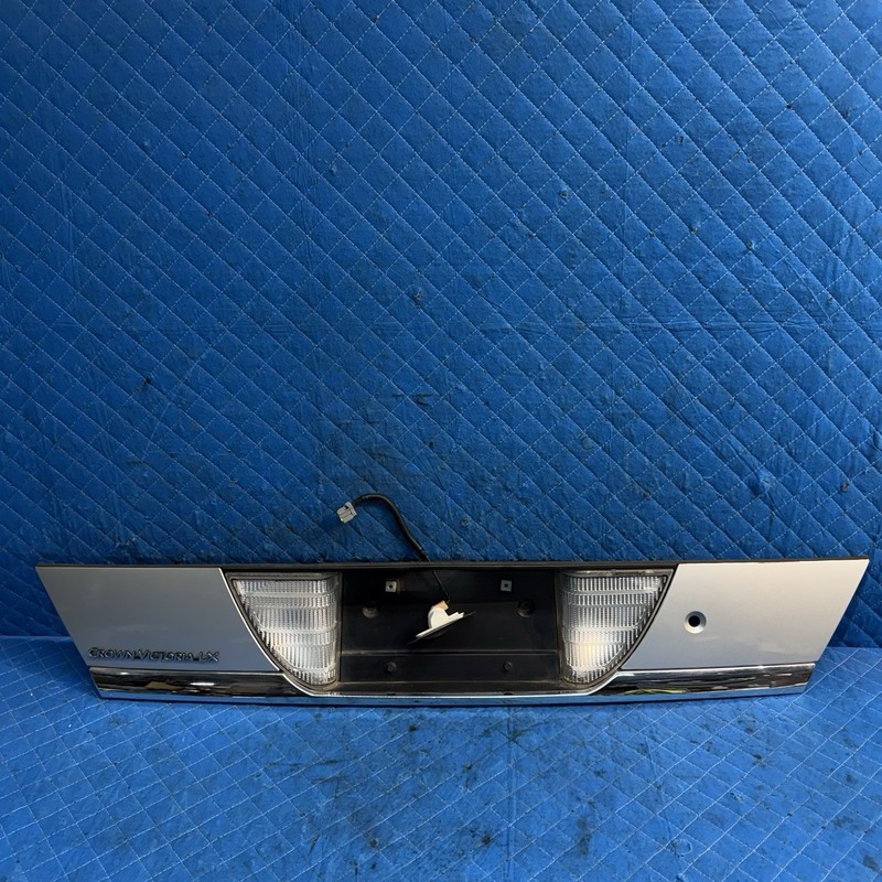 98-11 Crown Victoria Vic Trunk Back Up Light License Plate Panel 3W73-13K454-A