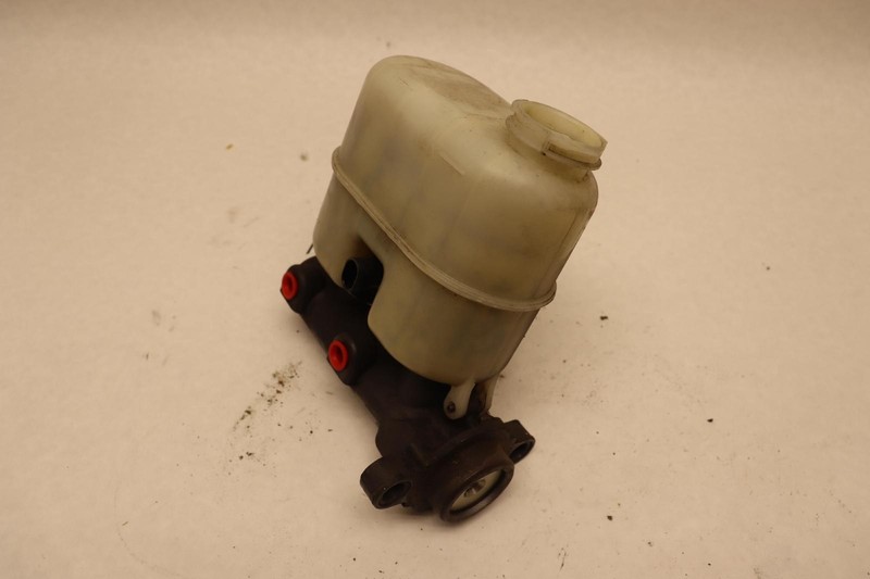 2000-2002 CHEVY TAHOE POWER BRAKE MASTER CYLINDER W/ RESERVOIR OEM