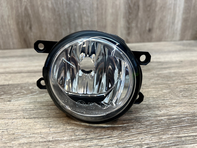2010-2015 TOYOTAFRONT LH FOG LIGHT ASSY OEM PART# 81220-0W040
