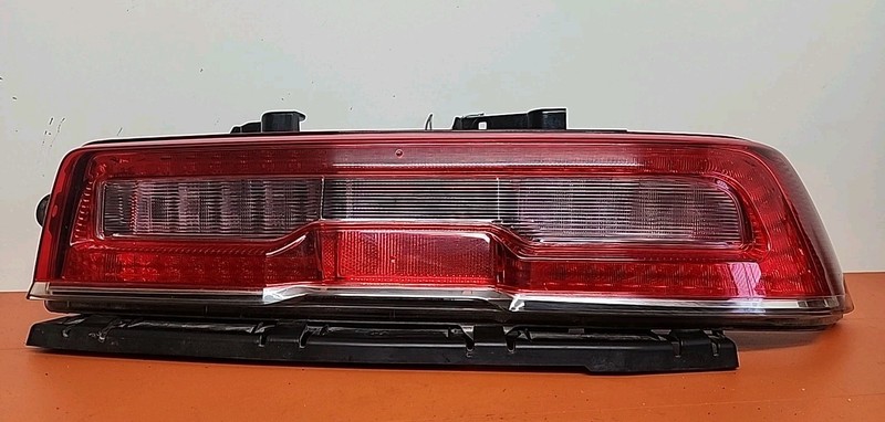232009712 | LED 14 - 15 CHEVROLET CAMARO SS RIGHT SIDE Passenger Taillight OEM