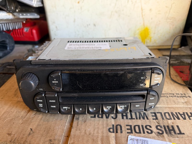 JEEP DODGE LIBERTY RAM NEON CARAVAN OEM Radio STEREO CASSETTE PLAYER 05091506AD