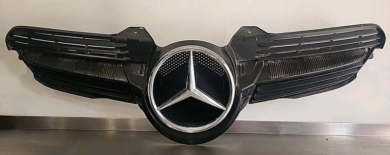 05 06 07 08 MERCEDES R171 SLK280 SLK350 SLK AMG OEM FRONT GRILLE + CHROME EMBLEM