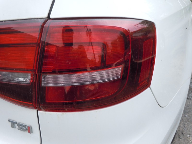 15 16 Volkswagen Jetta Sdn Quarter Panel Mounted Tail Light Right Incandescent