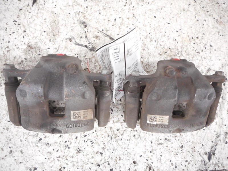 16-18 Hyundai Tucson Front Brake Caliper Pair Driver Passenger OEM Sportage