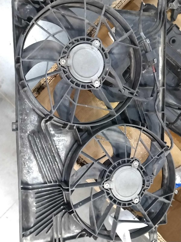 2014 GMC Acadia Engine Cooling Fan Motor OEM 3.6L 192K Miles Gold