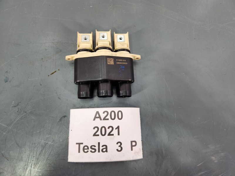 ✅ 2017-2023 OEM Tesla Model 3 Rear Drive Unit High Voltage Connector