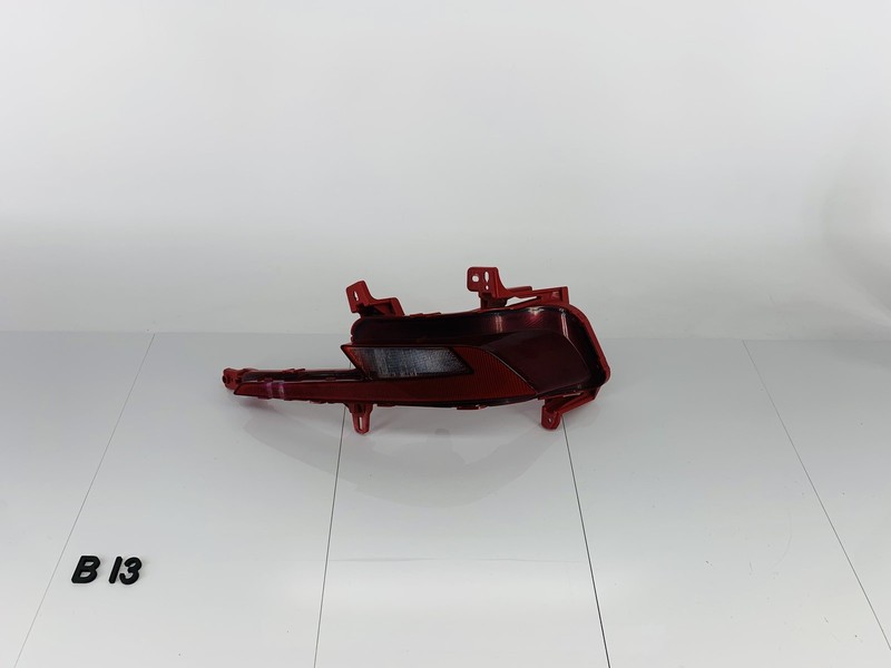 19-20 HYUNDAI ELANTRA REAR RIGHT SIDE BUMPER LIGHT LAMP REFLECTOR RED OEM