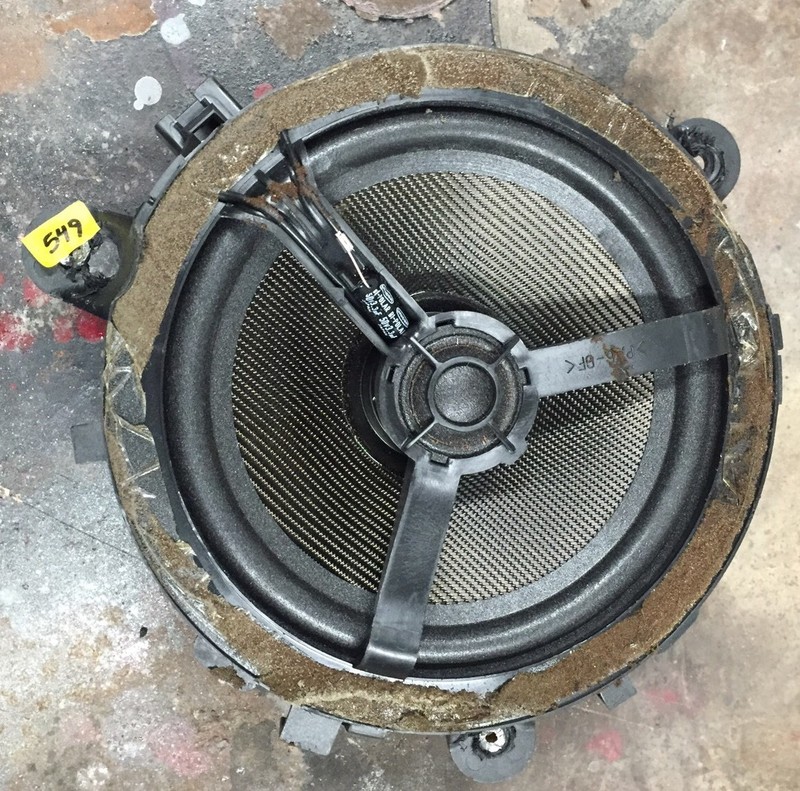 2003 - 2013 Volvo XC90 Rear RH Door Speaker OEM 8633110