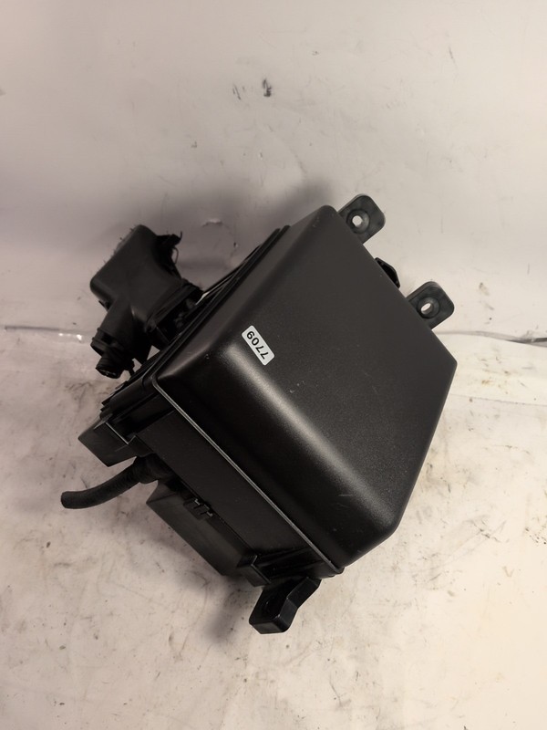 2010-2013 HYUNDAI TUCSON Engine Fuse Box 2.4L OEM