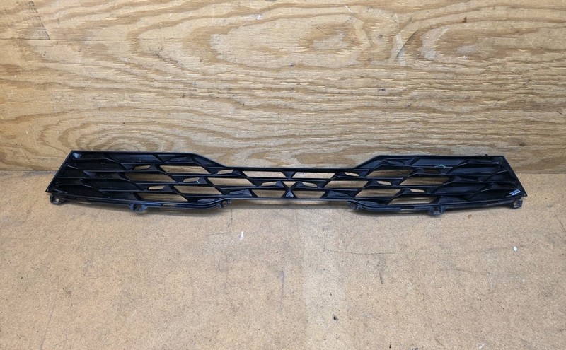 2022 2023 2024 Kia Forte Front Bumper Upper Grille 86351-M7500 OEM "DAMAGED"