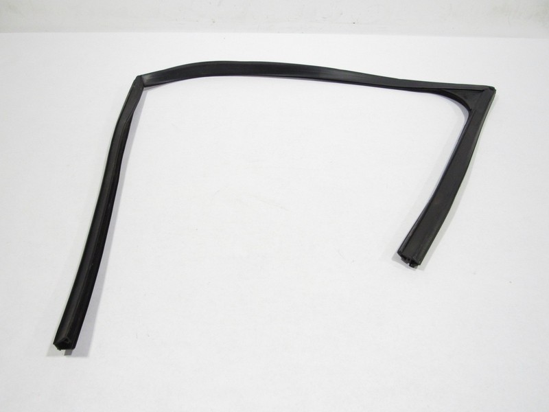 17-20 Jaguar F-Pace 2018 Front Right Door Window Channel Weatherstrip Seal ; :Y