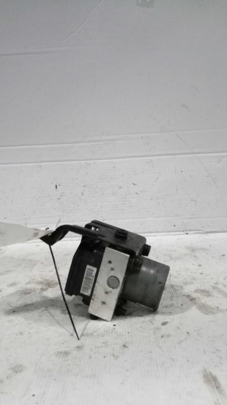 2013 Hyundai Tucson ABS Pump & Motor Assembly OEM 589202S400 134K Miles