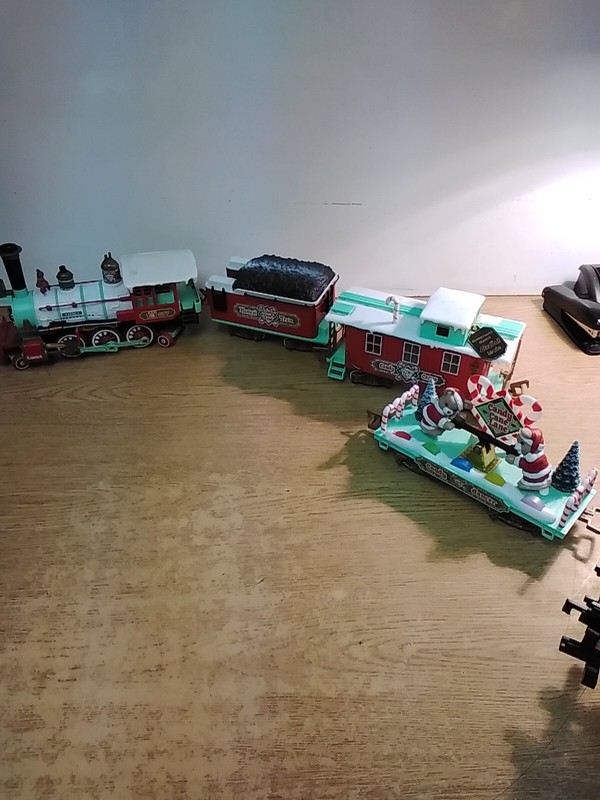 1996 Christmas Limited Candy Cane Lane Musical Animated Pump Car Train.